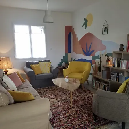 Casa de Férias Maison Spacieuse Avec Jardin Clos Au Calme